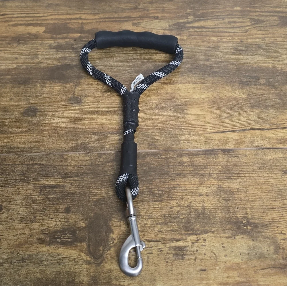 Large Handle Leash Attachment For Extra Tight Grip